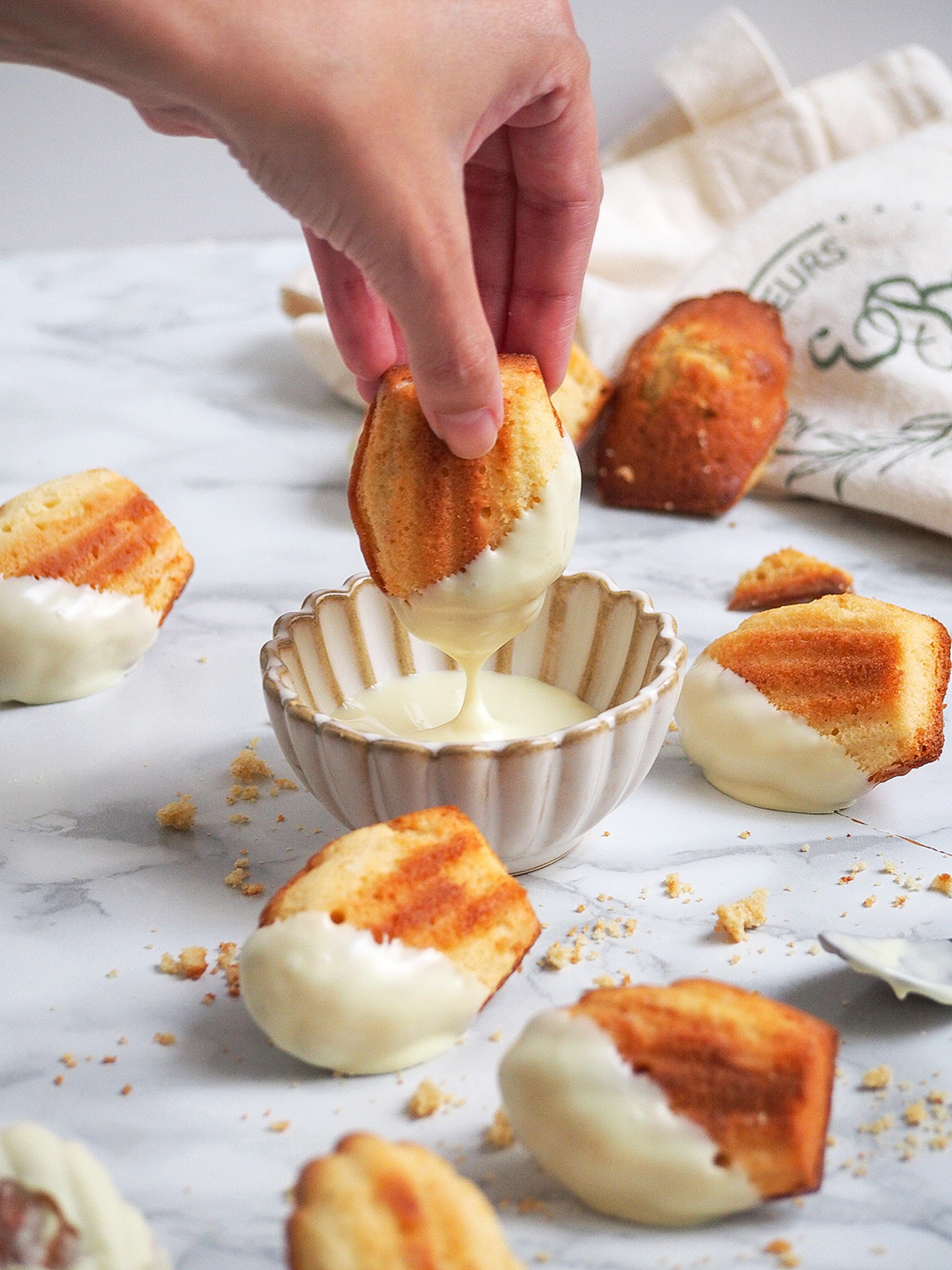 madeleine madeleines food photography fotografia minimalista colabroacion creacion de contenido degustabox colaboracion chocolate blanco