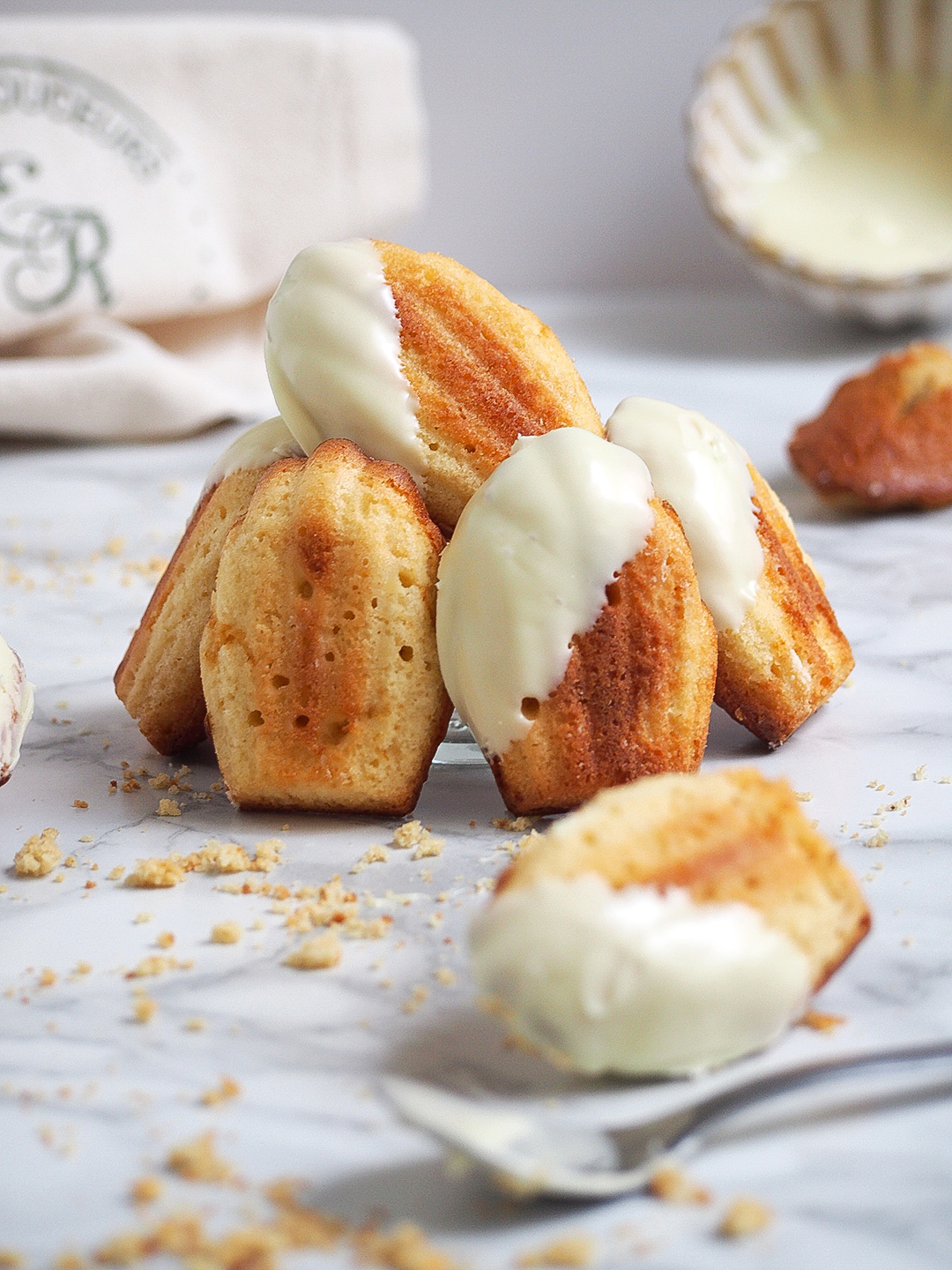 madeleine madeleines food photography fotografia minimalista colabroacion creacion de contenido degustabox colaboracion chocolate blanco