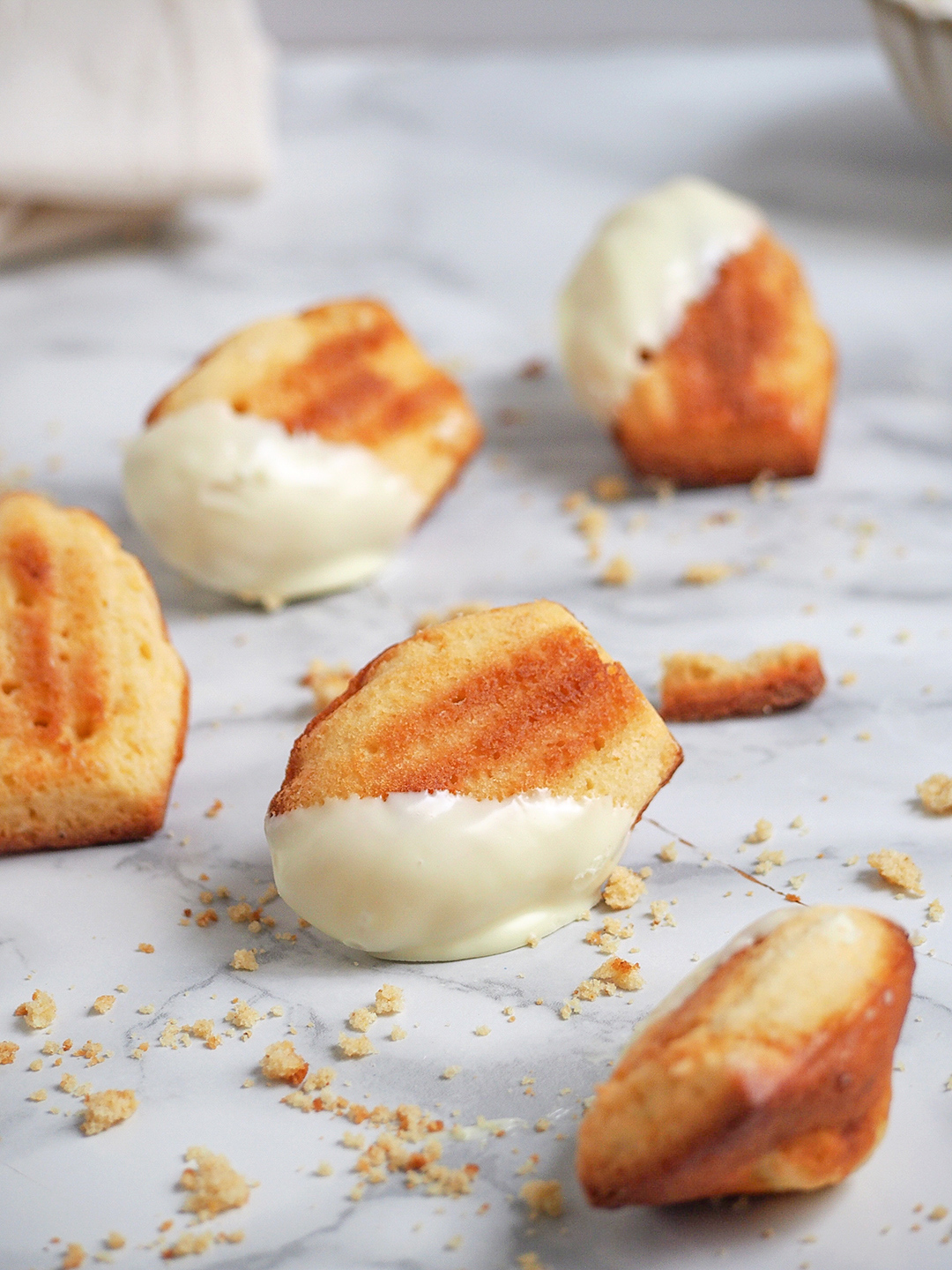 madeleine madeleines food photography fotografia minimalista colabroacion creacion de contenido degustabox colaboracion chocolate blanco