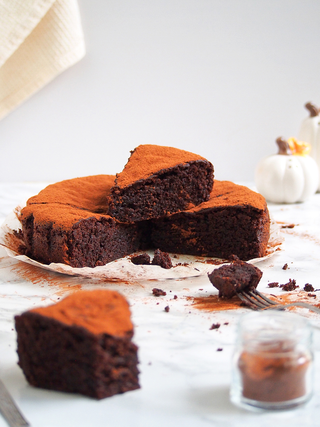 Chocolate cake lover photography degustabox colaboracion fotografia minimalista creacion de contenido tarta de chocolate oetker reposteria