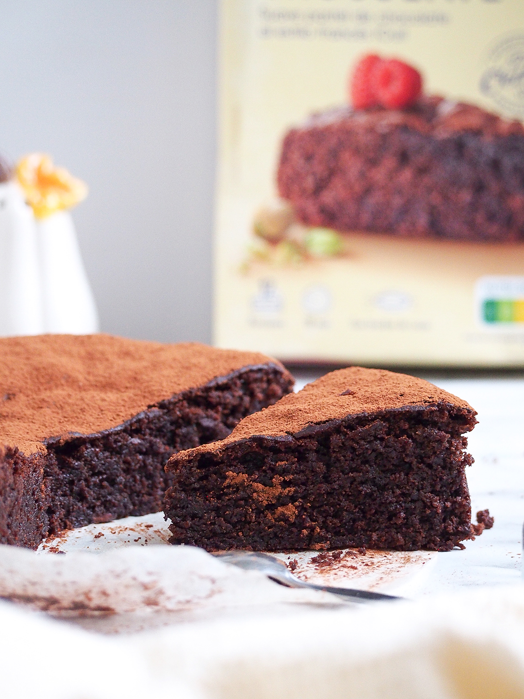 Chocolate cake lover photography degustabox colaboracion fotografia minimalista creacion de contenido tarta de chocolate oetker reposteria