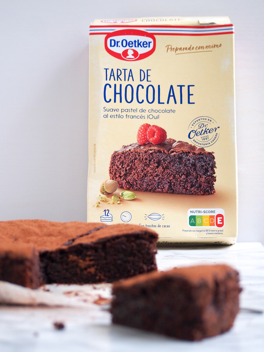 Chocolate cake lover photography degustabox colaboracion fotografia minimalista creacion de contenido tarta de chocolate oetker reposteria