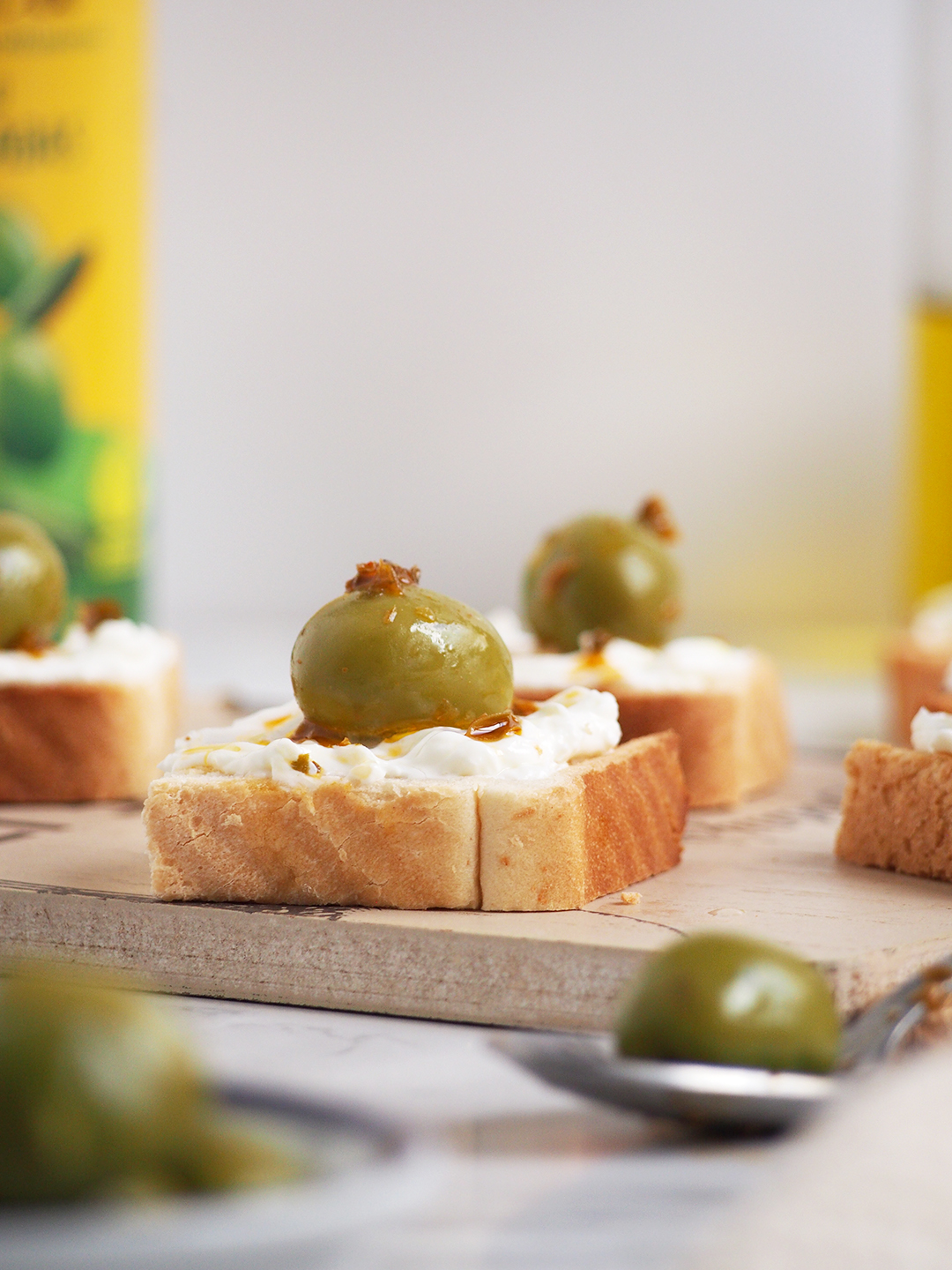 Aceitunas shooting fotografia minimalista de producto delicious decilioso colabroacion creacion de contenido food photography foodstyling