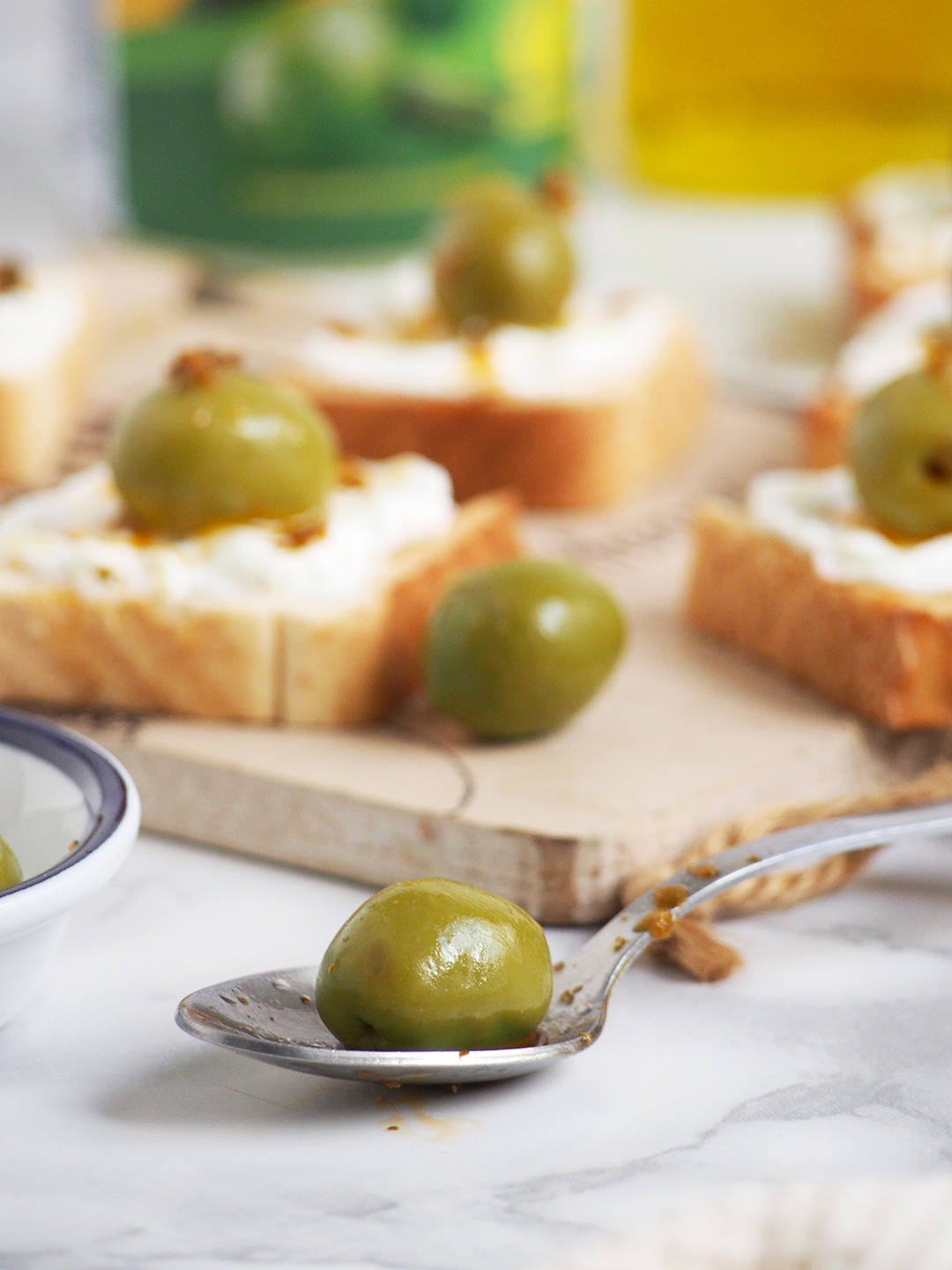 Aceitunas shooting fotografia minimalista de producto delicious decilioso colabroacion creacion de contenido food photography foodstyling